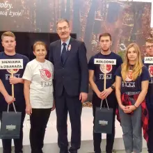 Zobacz zdjęcie: Wolontariusze akcji ratowania polskich nekropolii z wizytą u prezydenta RP