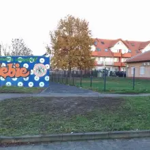 Zobacz zdjęcie: Bezpieczniejsza droga na zakupy. Jest chodnik przy garażach na Jezierskiego