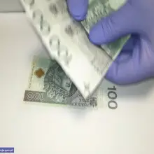 Zobacz zdjęcie: Oszuści zapłacili fałszywym banknotem i szantażowali drukarza