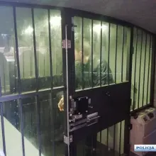 Переглянути фотографію: Дилер попався з величезною кількістю марихуани та кокаїну. Арештовано