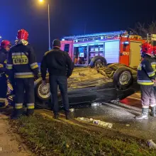 Zobacz zdjęcie: Dachowanie BMW przy rondzie na Zgorzeleckiej