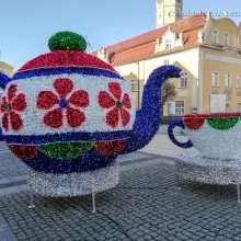 Zobacz zdjęcie: Choinka i filiżanka na bolesławieckim Rynku