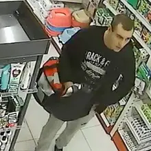 Переглянути фотографію: Чоловік, підозрюваний у крадіжці парфумів вартістю понад 700 злотих