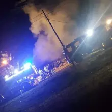 Zobacz zdjęcie: Spłonął budynek w Raciborowicach. Pies zginął, do kobiety wezwano karetkę