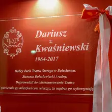 Zobacz zdjęcie: Tablicę poświęconą Dariuszowi Kwaśniewskiemu odsłonięto w Teatrze Starym