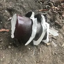 Zobacz zdjęcie: Czytelnik: zwłoki słupa energetycznego pod mostem na Mostowej
