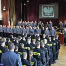 Zobacz zdjęcie: Ponad 80 nowych dolnośląskich policjantów. 4 będzie służyć w KPP Bolesławiec