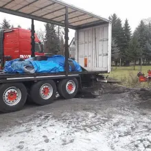 Zobacz zdjęcie: Policja odzyskała naczepę z ładunkiem wartym ponad 820 tys. zł i busa