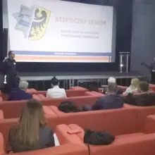 Zobacz zdjęcie: Seniorzy tracą oszczędności! Bankowcy na policyjnym szkoleniu