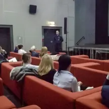 Zobacz zdjęcie: Seniorzy tracą oszczędności! Bankowcy na policyjnym szkoleniu