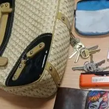 Zobacz zdjęcie: Zostawiła w autobusie torebkę. Przywłaszczyła ją 56-latka