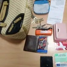 Zobacz zdjęcie: Zostawiła w autobusie torebkę. Przywłaszczyła ją 56-latka