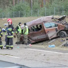 Zobacz zdjęcie: Wypadek busa z Amerykanami na A18. Sześciu żołnierzy rannych