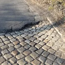 Zobacz zdjęcie: Droga w Otoku. Czytelnik: Można zawieszenie zerwać