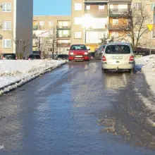 Zobacz zdjęcie: Droga dojazdowa do marketu Dino