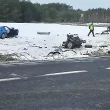 Zobacz zdjęcie: Subaru rozerwane na kawałki. Kobieta zabrana helikopterem do szpitala