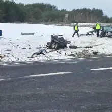 Zobacz zdjęcie: Subaru rozerwane na kawałki. Kobieta zabrana helikopterem do szpitala