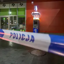 Zobacz zdjęcie: Niebezpieczni bandyci chcieli traktorem ukraść bankomat, policja złapała jednego z nich