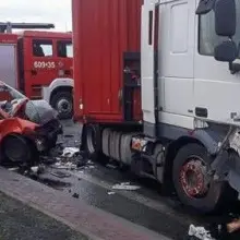 Zobacz zdjęcie: Zderzenie dafa z volkswagenem. Dwie osoby z osobówki nie żyją