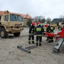 Zobacz zdjęcie: Strażackie ćwiczenia ze sprzętem wojskowym