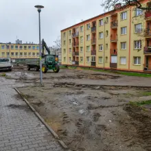 Zobacz zdjęcie: Remontują podwórko przy Słowackiego. Będzie plac zabaw