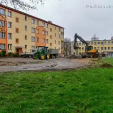 Zobacz zdjęcie: Remontują podwórko przy Słowackiego. Będzie plac zabaw