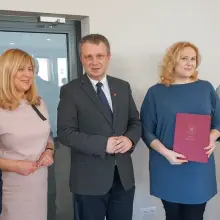 Zobacz zdjęcie: Kamil Raczyński, spec od reklamy, uhonorowany przez Powiat