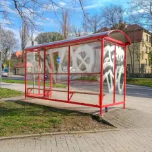 Zobacz zdjęcie: Zniszczona wiata przystankowa przy al. Tysiąclecia