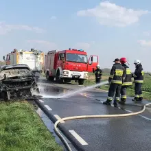 Zobacz zdjęcie: Pożar auta na drodze Nowogrodziec – Gierałtów