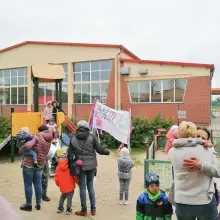 Zobacz zdjęcie: Mieszkańcy Nowogrodźca okazali solidarność ze strajkującymi nauczycielami