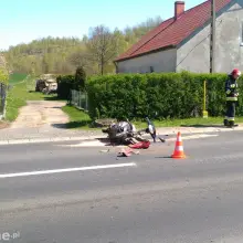 Zobacz zdjęcie: Wypadek koło Łąki. Motorowerzysta ranny