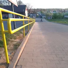 Zobacz zdjęcie: Zamontowano poręcz koło Dino