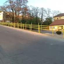 Zobacz zdjęcie: Zamontowano poręcz koło Dino
