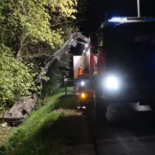 Zobacz zdjęcie: Auto dachowało koło Bolesławca, dwie osoby poszkodowane