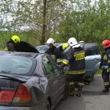 Zobacz zdjęcie: Gościszów: czołówka mitsubishi z fordem. Sprawca uciekł