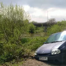 Zobacz zdjęcie: Renault na bobrowej ścieżce