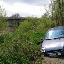 Zobacz zdjęcie: Renault na bobrowej ścieżce