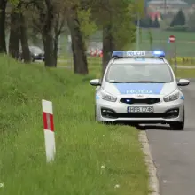 Переглянути фотографію: Пошкоджений автомобіль на полі