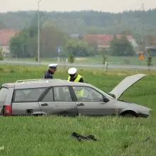 Переглянути фотографію: Пошкоджений автомобіль на полі