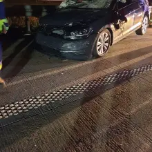Zobacz zdjęcie: Dachowanie na A4. Jedna osoba ranna