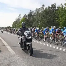 Zobacz zdjęcie: Policjanci zabezpieczali wyścig kolarski