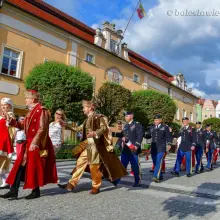 Zobacz zdjęcie: 200 osób zatańczyło poloneza na bolesławieckim rynku