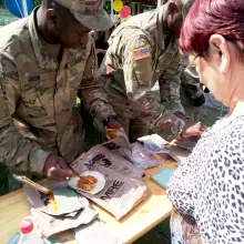 Zobacz zdjęcie: Żołnierze US Army na Dniu Dziecka w Bolesławcu