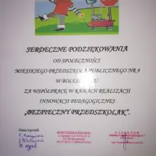 Zobacz zdjęcie: Bolesławieccy policjanci z medalem od… przedszkolaków
