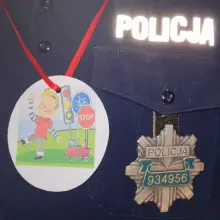 Zobacz zdjęcie: Bolesławieccy policjanci z medalem od… przedszkolaków