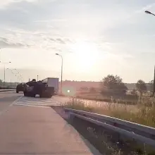 Zobacz zdjęcie: Policja i czołgi na A4 i A18