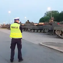 Zobacz zdjęcie: Policja i czołgi na A4 i A18