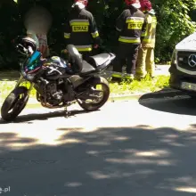 Zobacz zdjęcie: Zderzenie dwóch pojazdów na Spokojnej. Motocyklista ranny