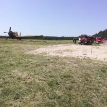 Zobacz zdjęcie: Tankowanie wodą samolotu przez OSP Gozdnica