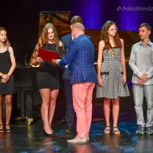 Zobacz zdjęcie: Zdolni uczniowie i ich opiekunowie na gali Pan Prezydent zaprasza